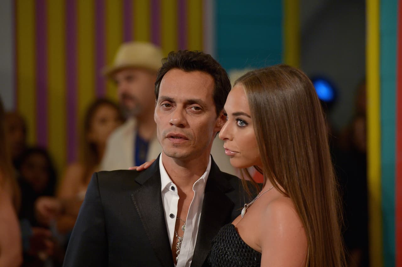 Después de su divorcio con
<b>Jennifer López</b> y de su relación con
<b>Shannon de Lima</b>, Marc comenzó a salir con la millonaria 22 años menor que él. Su relación concluyó en febrero de 2014, luego de poco más de un año juntos.