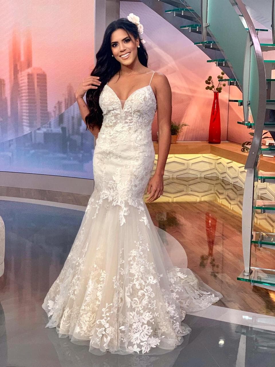 A partir de entonces, Francisca ha llevado un gran diamante en sus manos con el que sellaron el compromiso y que le recuerda que muy pronto portará un ajuar de novia para convertirse en su esposa.
<br>