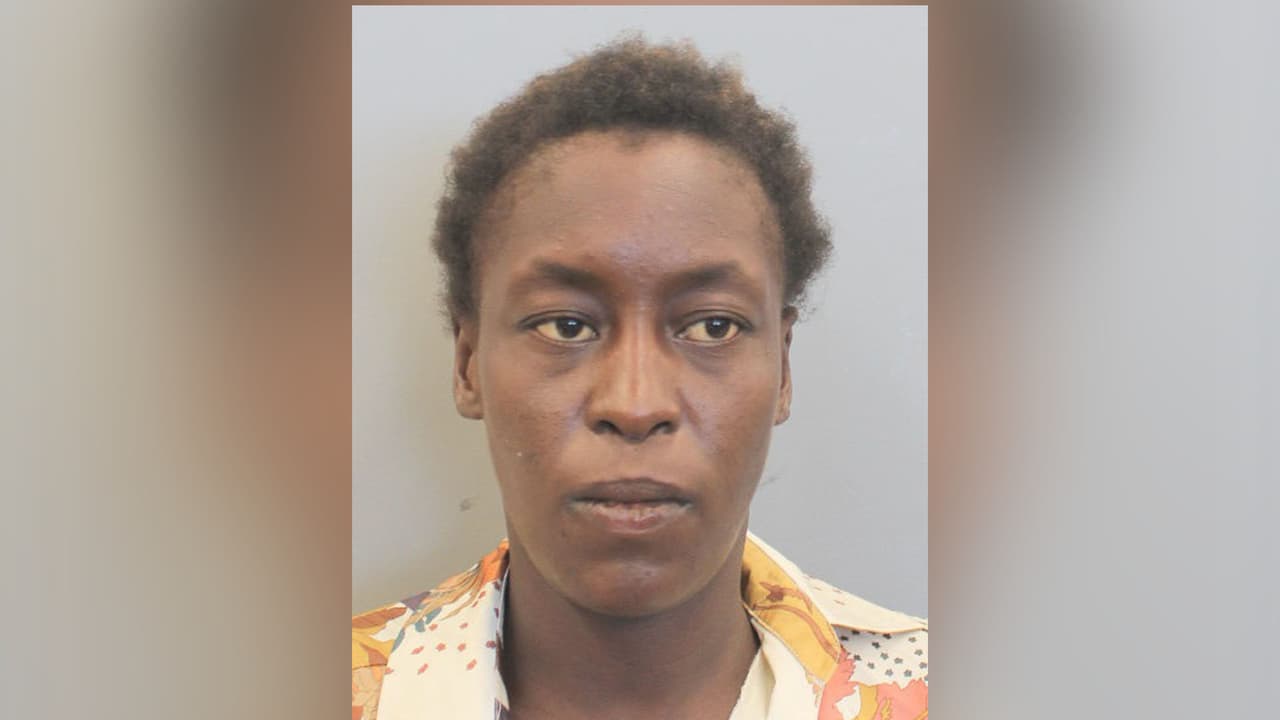 Charlene Michelle, es señalada de uso no autorizado de un vehículo.