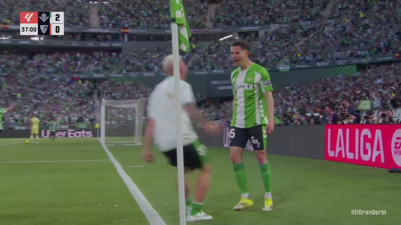 Fidalgo anota su primer gol con Betis en amargo empate del derbi