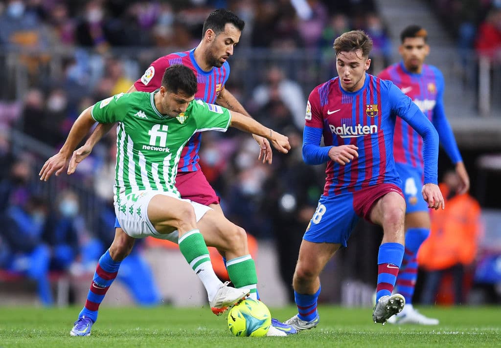 Barcelona no logra levantar frente al. Betis, caen 0-1 y se mantienen en el séptimo lugar con 23 unidades.