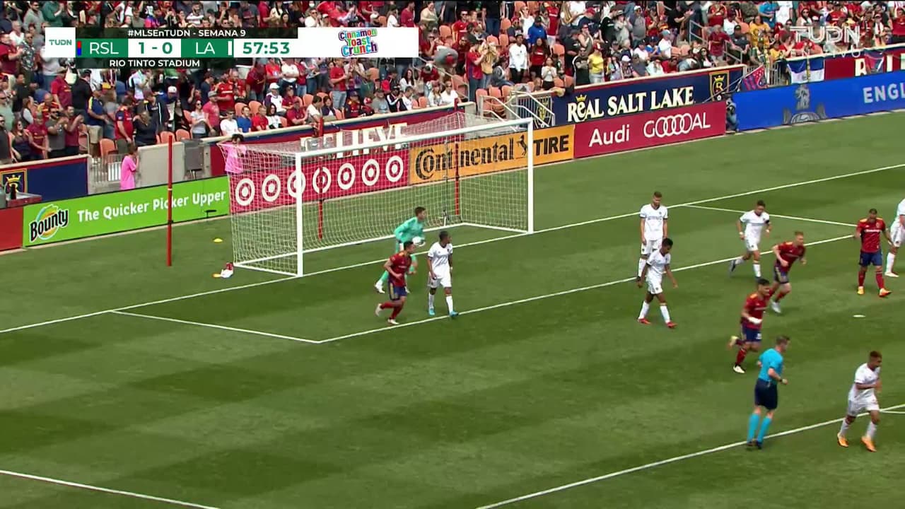 ¡TIRO ATAJADO! disparo por Justen Glad.