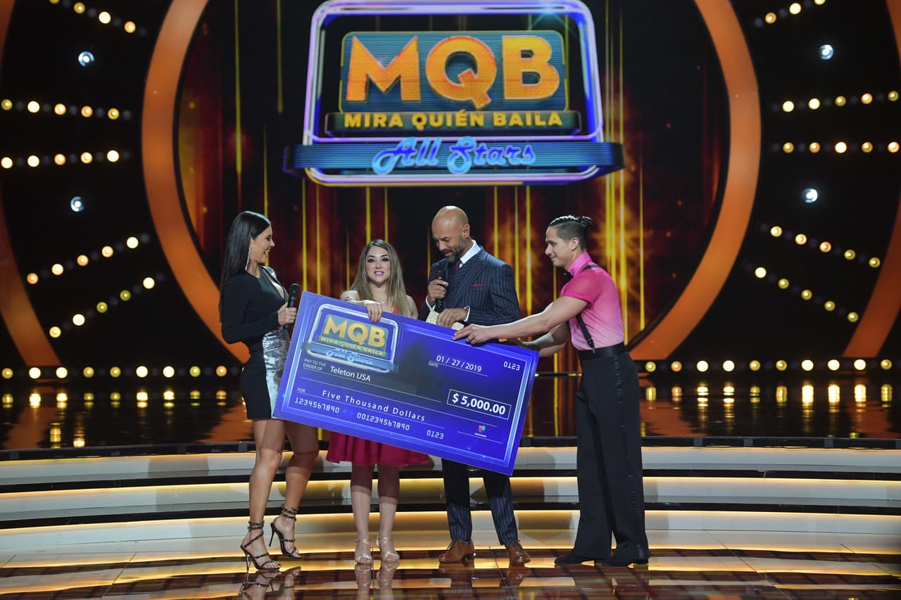 Lamentablemente Sherlyn debió salir de la competencia. No sin llevarse un cheque por 5 mil USD para entregarlo a Teletón USA.