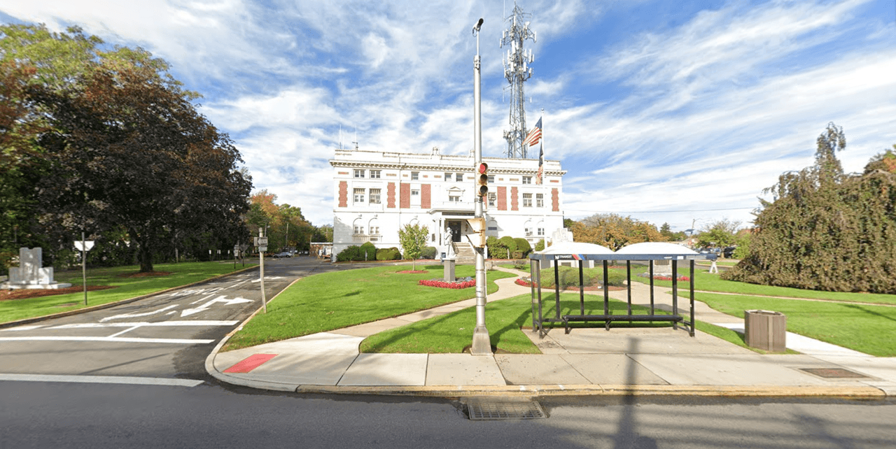 <b>Lugar:</b> Ayuntamiento de Bergenfield. 
<br>
<b>Dirección: </b>198 al norte de la avenida Washington.
