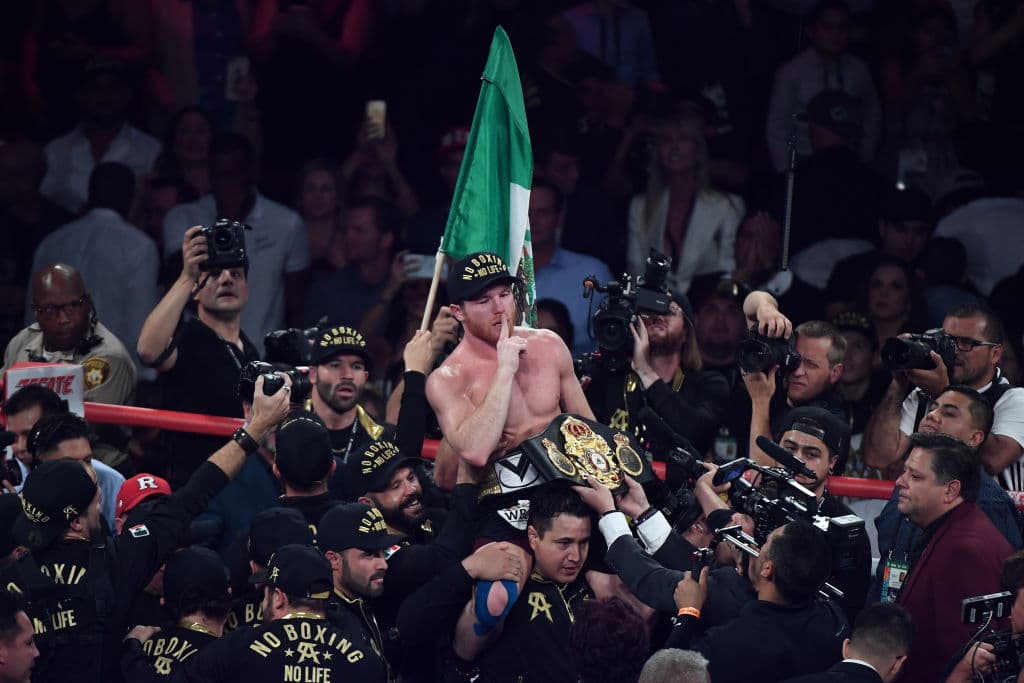 El mexicano dejó atrás cualquier controversia y toma un lugar único en la historia del deporte mundial con ese acuerdo.