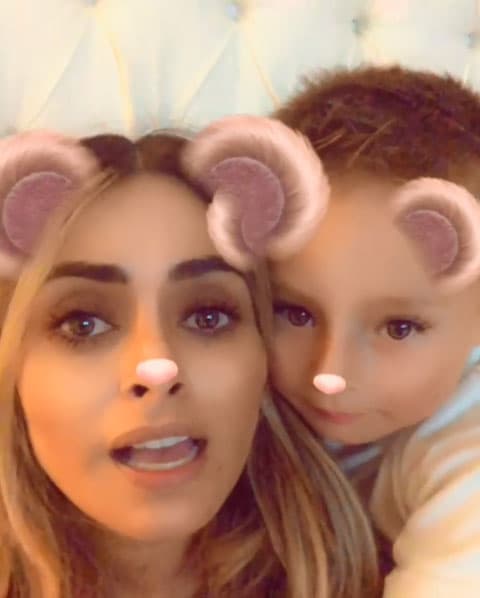 Y no podía faltar un tierno momento con su hijo Mateo, juntos lucieron como ositos.