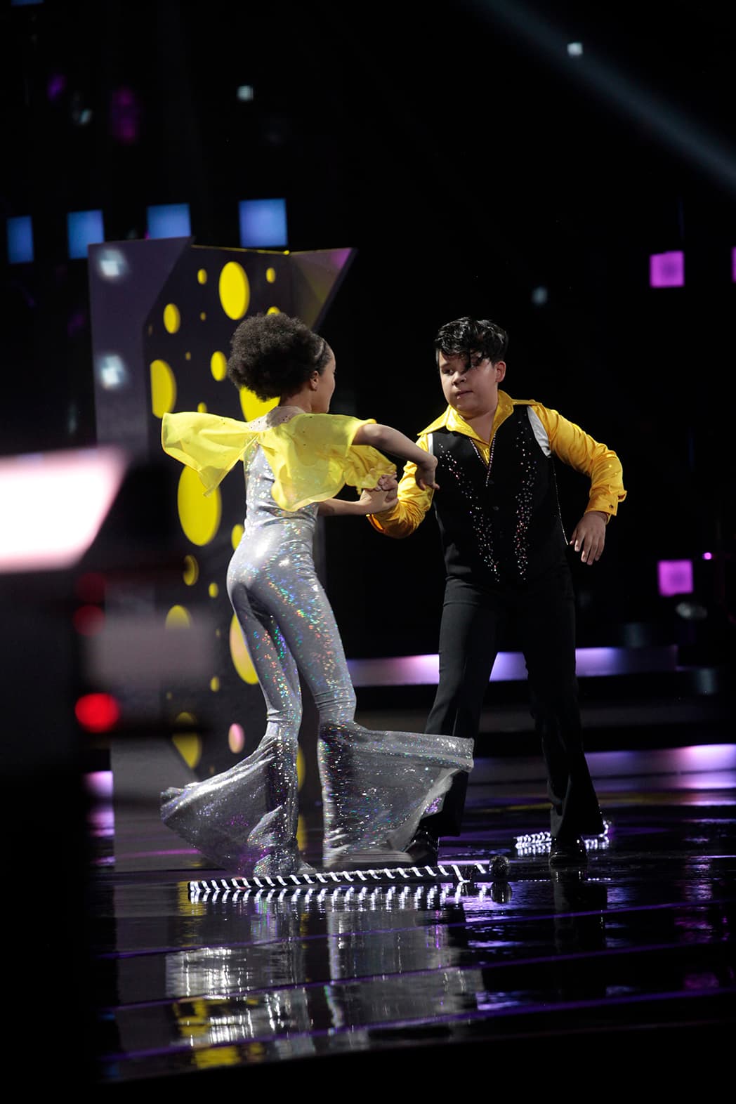 Para mitad de la competencia, en la quinta gala, Flor y Yahir tuvieron que moverse al ritmo de la música disco.