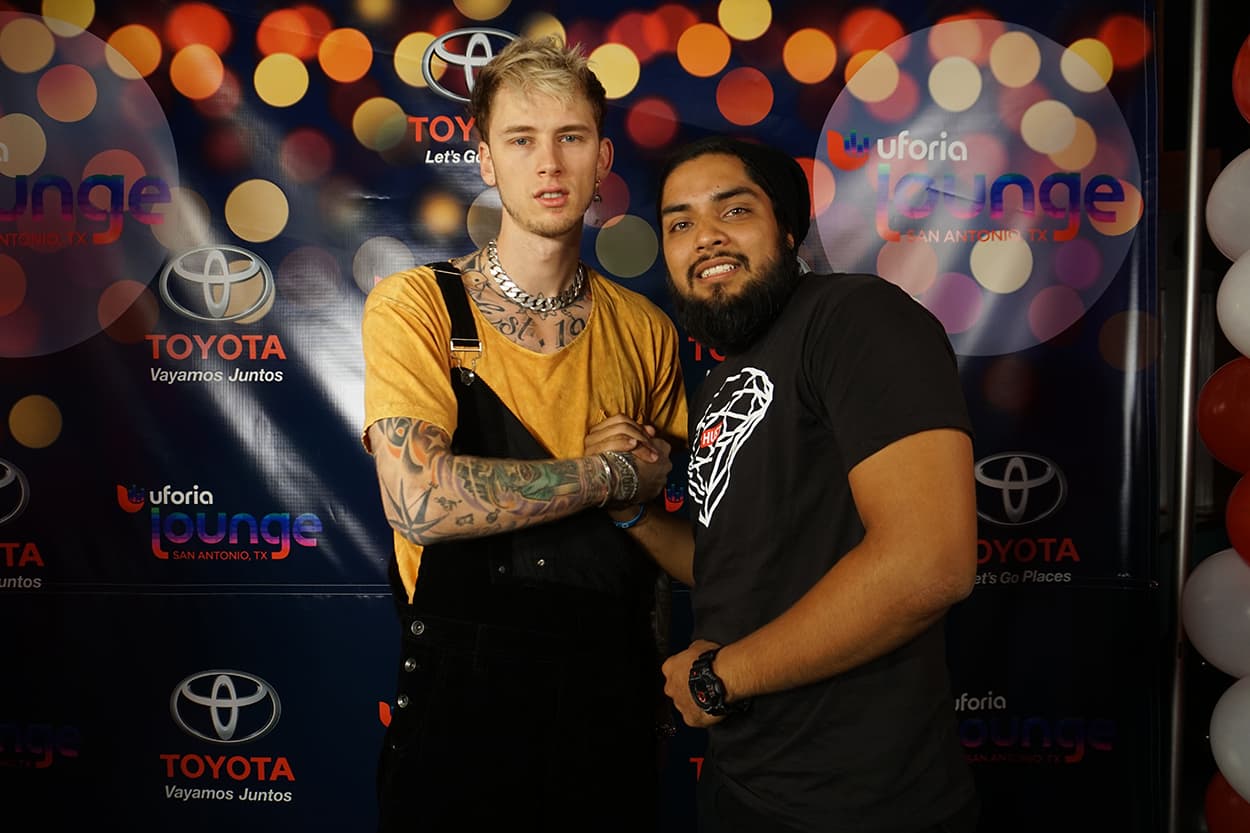 The music artist chilled and met with some of our lucky listeners inside the Uforia Lounge.