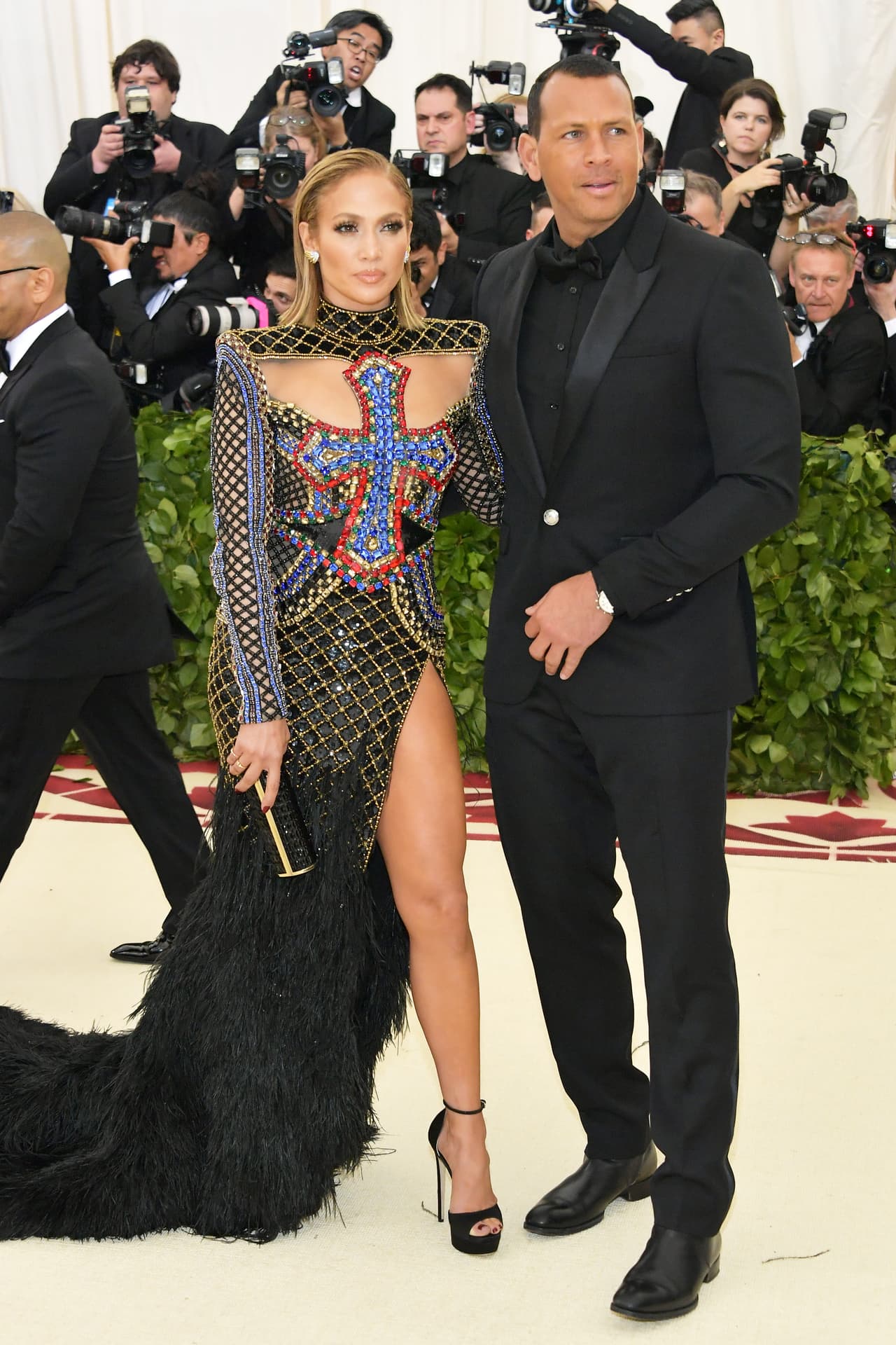 <b>J Lo</b> llegó acompañada de 
<b>Alex Rodríguez</b>, quien también lució muy elegante. 
<br>