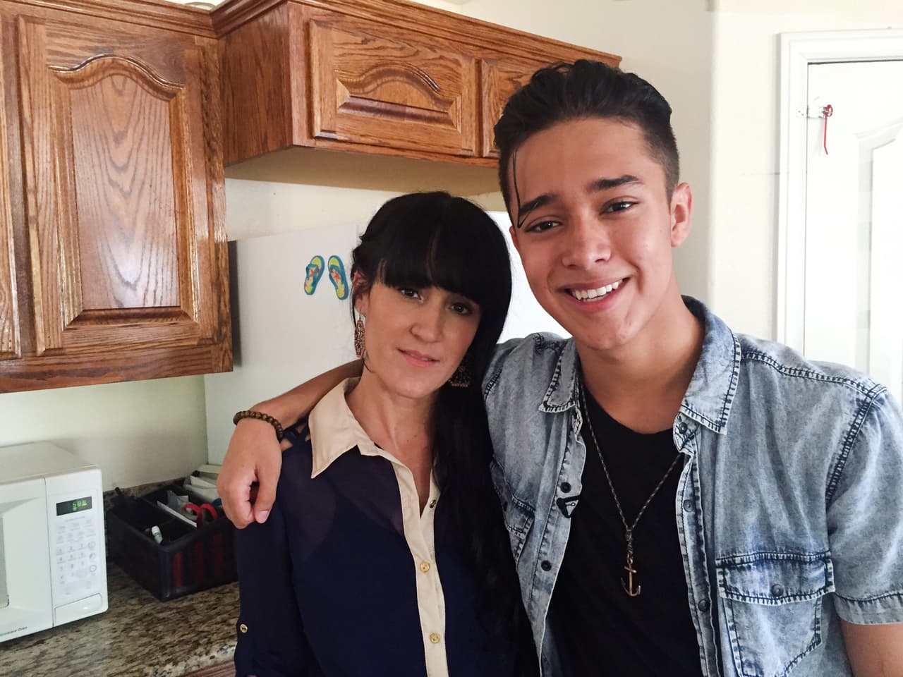 Joel nos dio acceso exclusivo a su casa. Conocimos a sus mascotas, a su familia y hasta a un pequeño lizard que stole our heart.