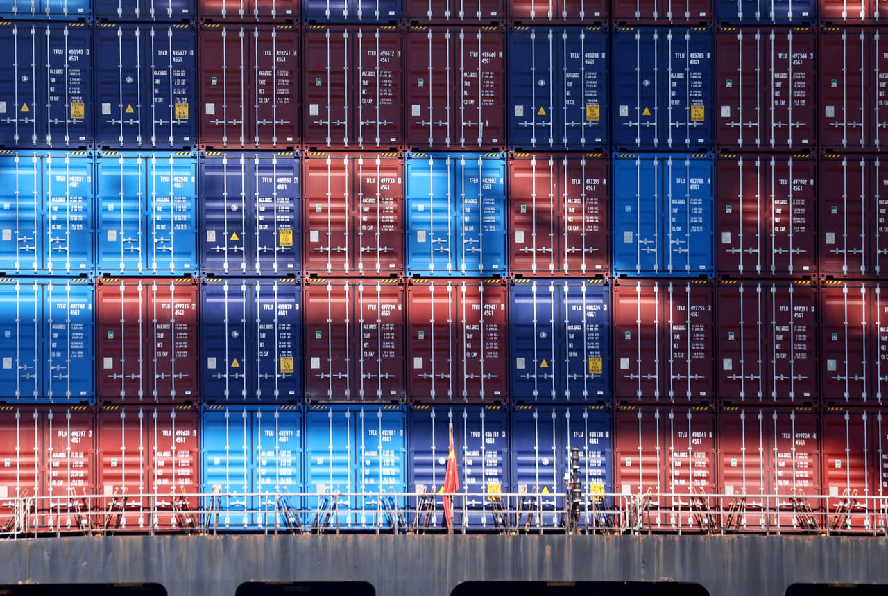 Por su parte la vocera del Consumer Brands Association, agregó a la lista, comidas enlatadas, pollo, pavo, alimentos para meriendas de niños, botellas de agua, comida para mascotas, y licor. Si bien en la lista no están los tamales, directamente; toda la cadena de suministro se verá afectada, así que toma tus precauciones.