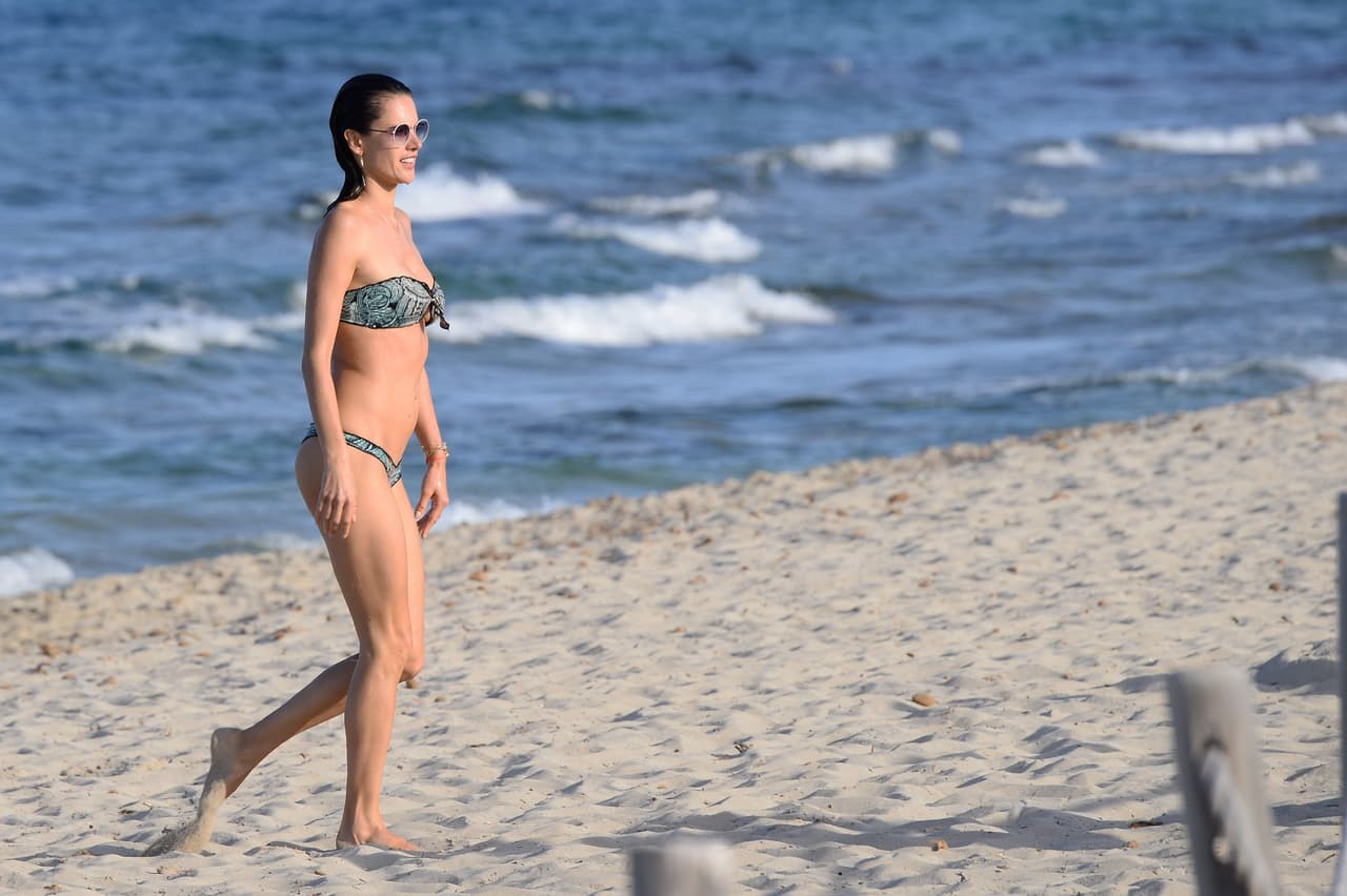 Con dos hijos la brasileña mantiene su cuerpazo.