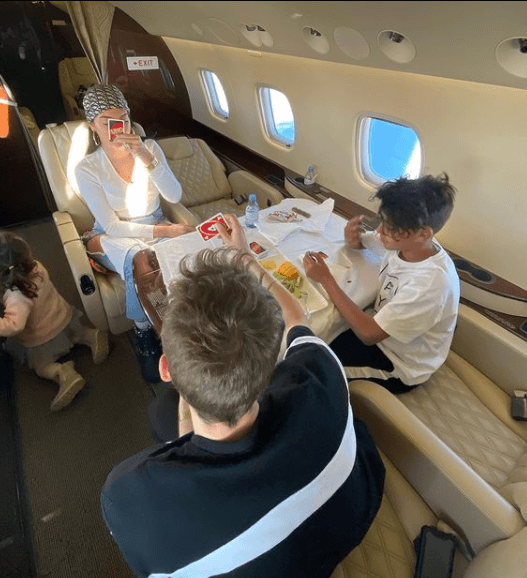 Claro que este jet es compartido con su novia, Georgina Rodriguez, y toda su familia.