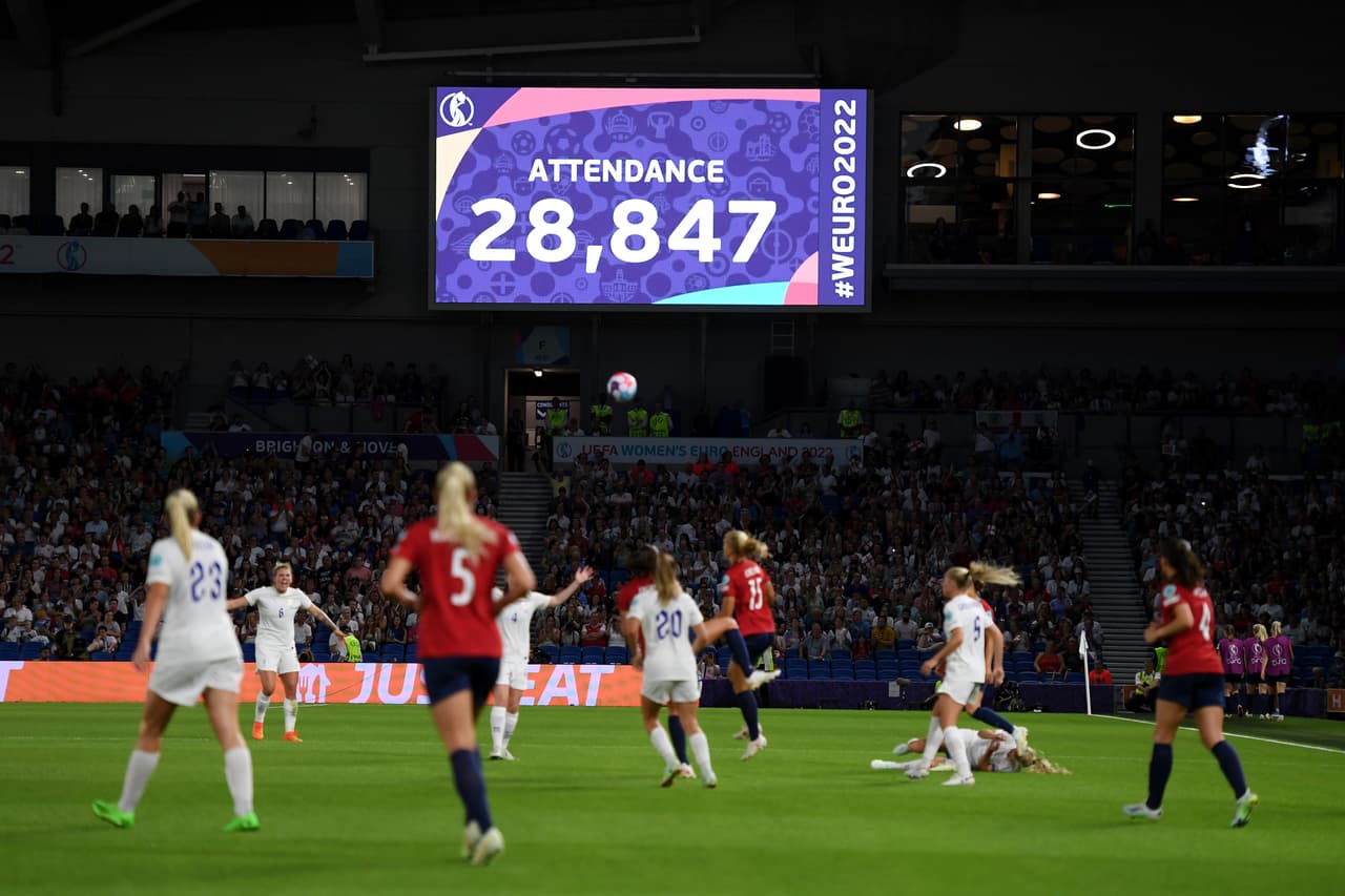 El estadio del Brighton and Hove Albio se llenó.