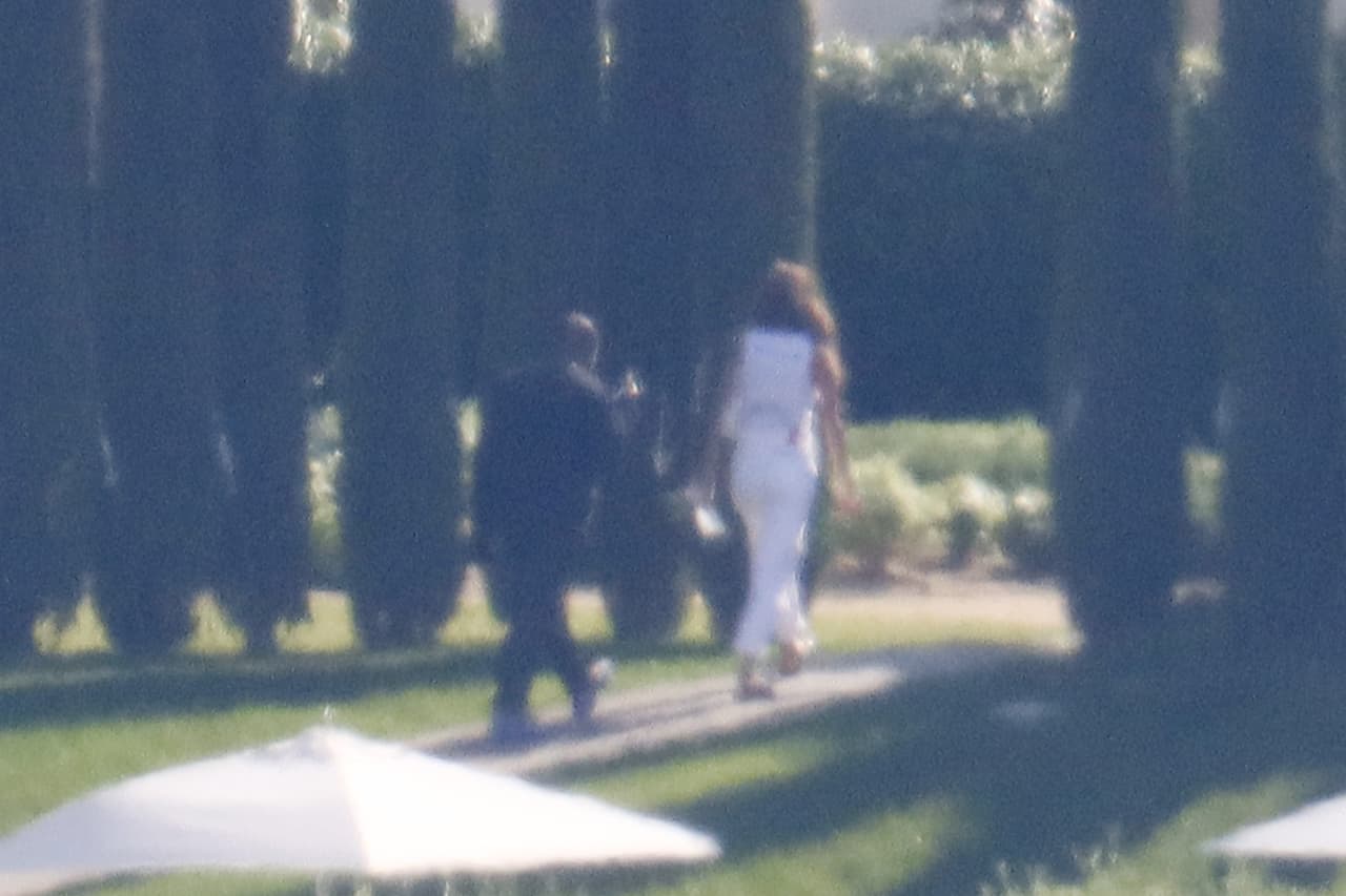 En 2019, ella 
<b><a href="https://www.univision.com/famosos/irina-shayk-confiesa-que-a-veces-se-desmorona-en-su-vida-sin-bradley-cooper-fotos" target="_blank">se separó del actor Bradley Cooper</a></b>, con quien tuvo una hija, Lea De Seine, de 4 años.
<br>