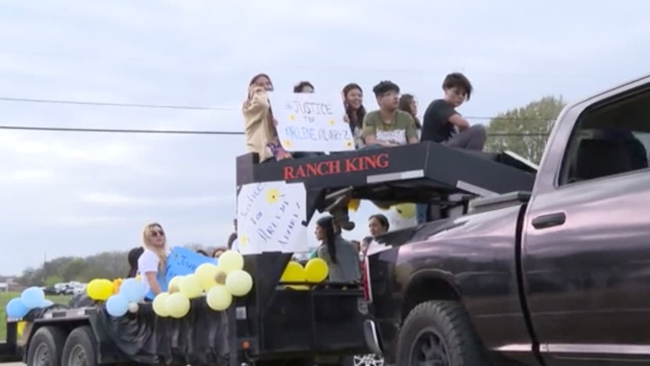 Un hombre que habían asaltado en un banco cercano disparó en contra de la camioneta de la familia al pensar que adentro podía ir el criminal, sin embargo baleó a muerte a la menor.