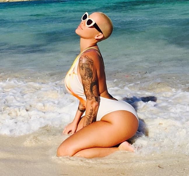 Esta guapísima mujer tiene una figura que enloquece a cualquiera.