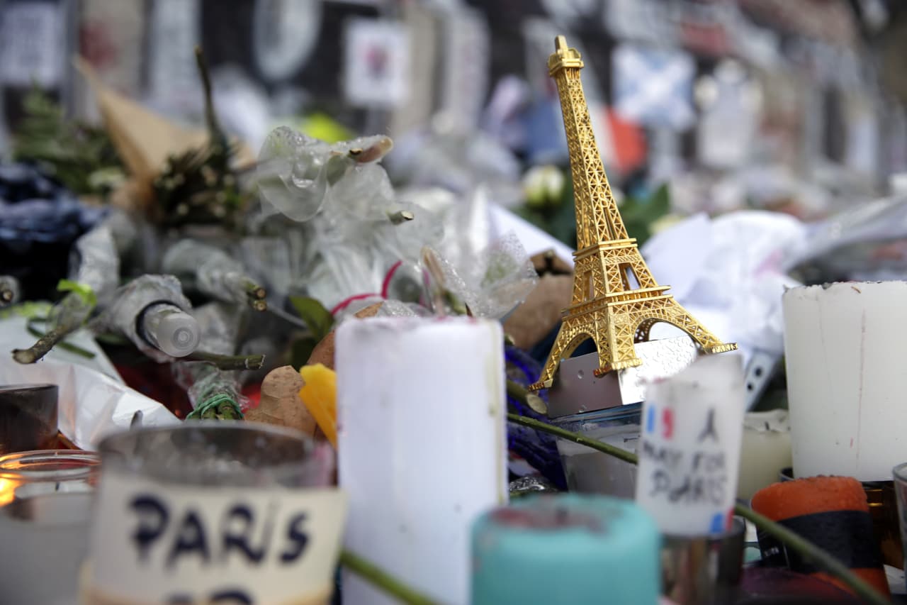 La plaza de París que se resiste al miedo