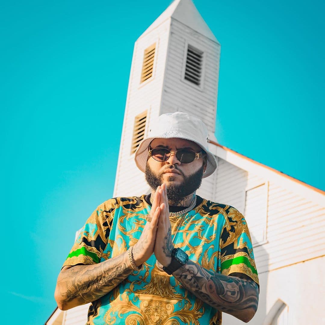 Las colaboraciones a distancia se dieron entre los artistas latinos, prueba de ello fue la de Farruko con Sharo Towers, Andy Cay & Alex AC. Juntos crearon 'El tiempo pasa', otro de los temas nominados.