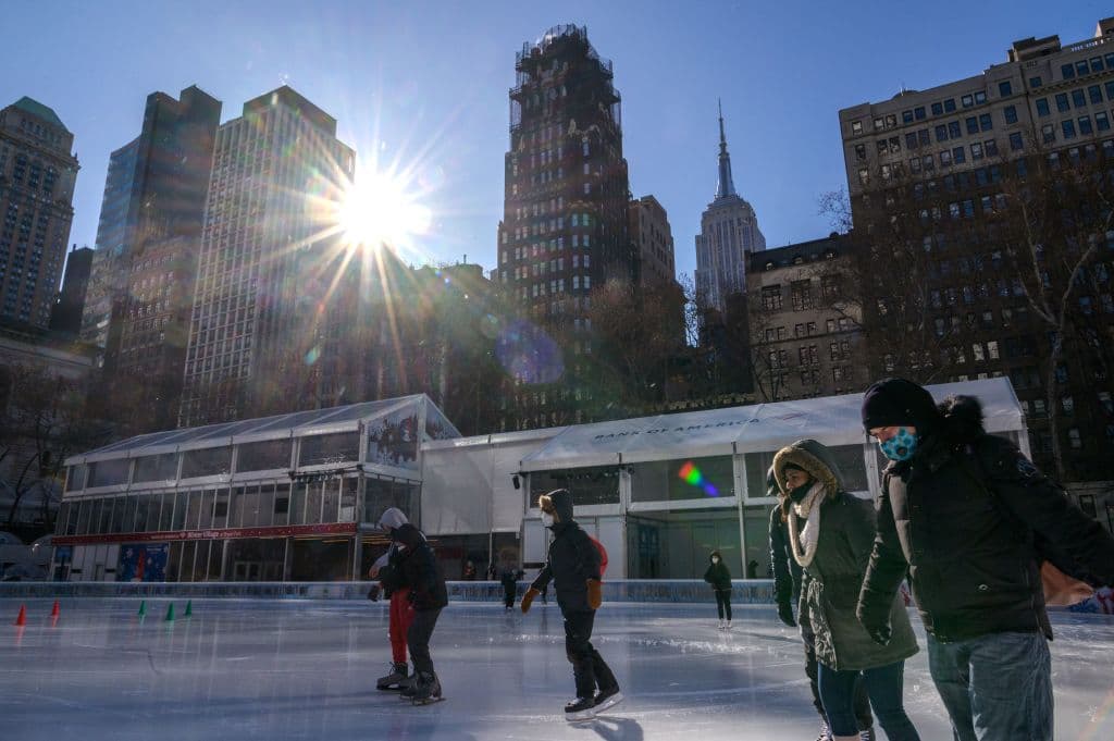 Syracuse en Nueva York, Manchester en Nueva Hampshire y Burlington en Vermont, se encontraban entre las comunidades que también cerraron las escuelas públicas. Los cierres se produjeron solo unos días después de que muchas escuelas cerraran debido a la nieve del pasado viernes.