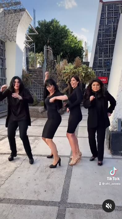 <b>"Yo con mis pasitos ochenteros, soy feliz"</b>, dijo la actriz para acabar con el tema.
<br>