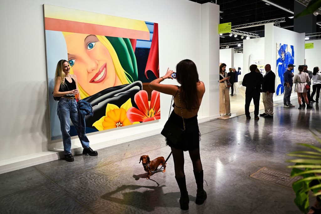 Galerías europeas traen piezas que fusionan tradición e innovación en formas cautivadoras.