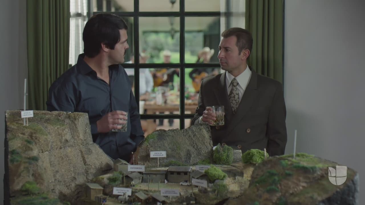 Sin embargo, en un momento a solas con Guzmán Loera, el licenciado Lora le recordó la dura infancia que vivió con su padre, lo que desató la furia de Joaquín, quien le dijo que él no es más que su empleado.