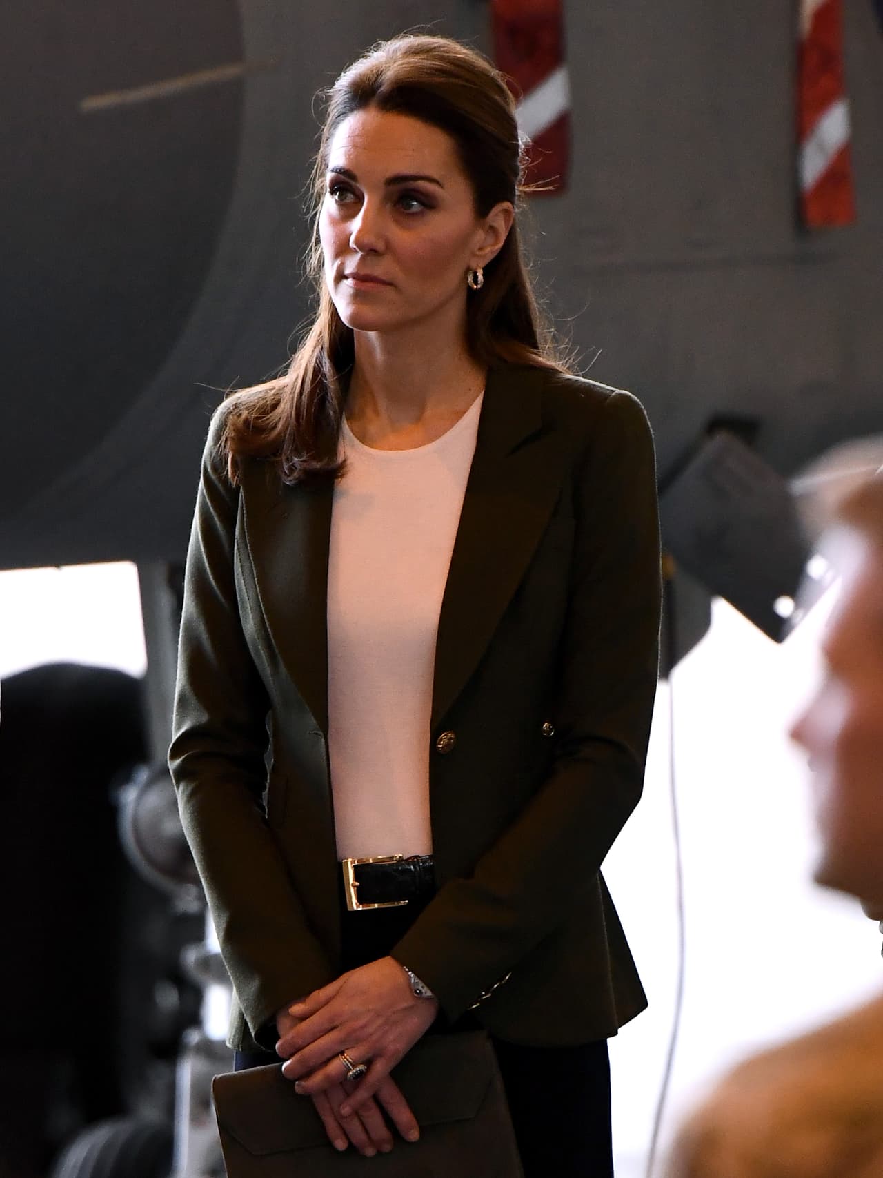 Kate Middleton y el príncipe William de visita en la base aérea británica de Chipre.