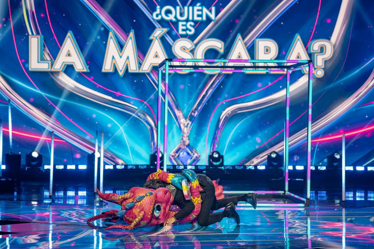 Los investigadores siguen intrigados por su identidad y alabaron su habilidad para despistarlos. Juanpa Zurita y Yuri pensaron que se trataba de Belinda, mientras que Galilea Montijo se mantuvo diciendo que era Aracely Arámbula y Carlos Rivera hizo lo propio con Ana Bárbara.