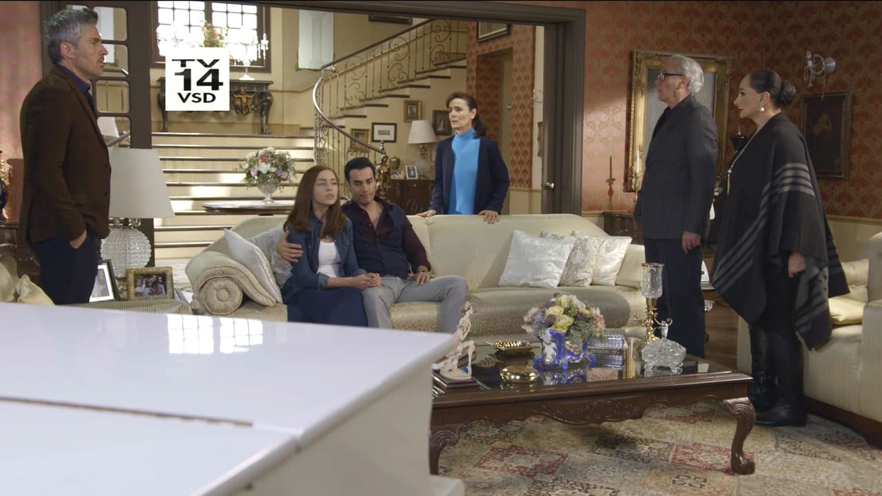 En el gran final de Tres Veces Ana, todo comenzó con los nervios al máximo. Ana Leticia había desaparecido después de asesinar a Claudia.