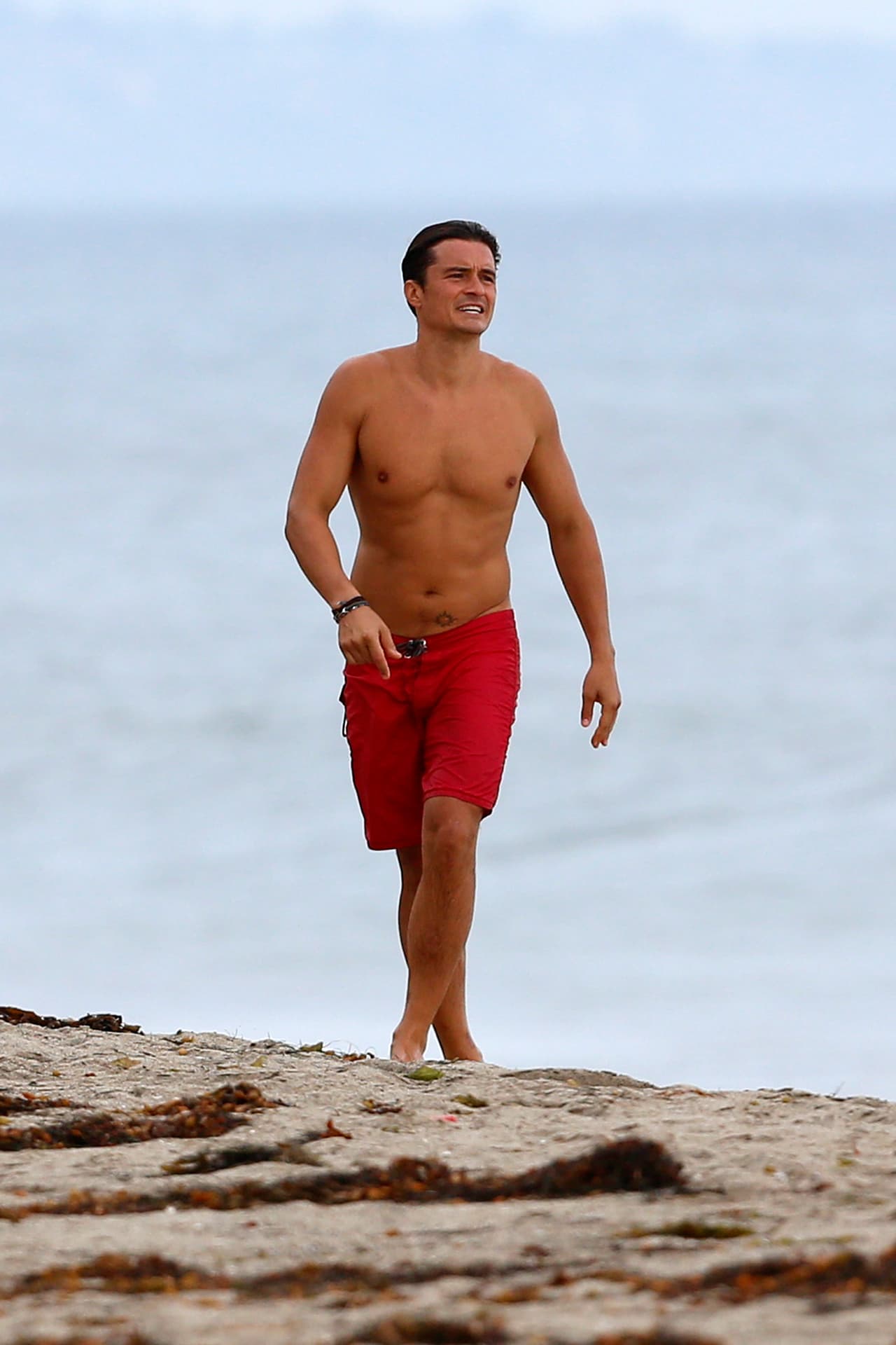 Orlando Bloom disfruta de un chapuzón en Malibú.