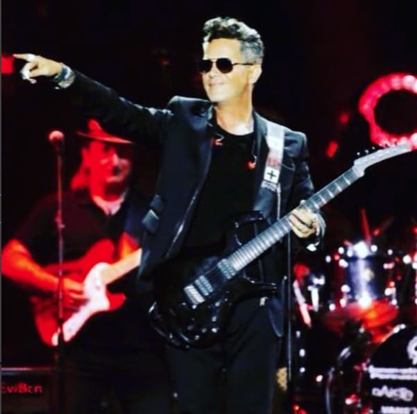 <b>Jaydy Michel y Alejandro Sanz</b> 
<br>La pareja se divorció en el 2005, pero por el bien su hija Manuela, se propusieron ser amigos incondicionales. Incluso, cuando Jaydy anunció que estaba embarazada de su nueva pareja, la voz tras ‘Cuando nadie me ve’ fue la primera en felicitarla.