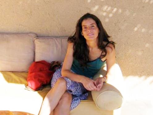 Además actuó en la obra de teatro 'Lamiak' en 2009 y se desempeño como directora teatral de 'Kafka y la muñeca viajera' (2010) y 'Aventura en Pachacámac' (2011).