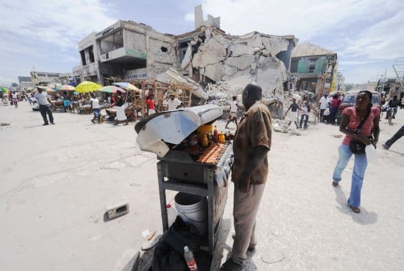 Los campamentos fueron instalados en lugares peligrosos en medio de amenazas de desalojo, violencia y nuevos desastres.