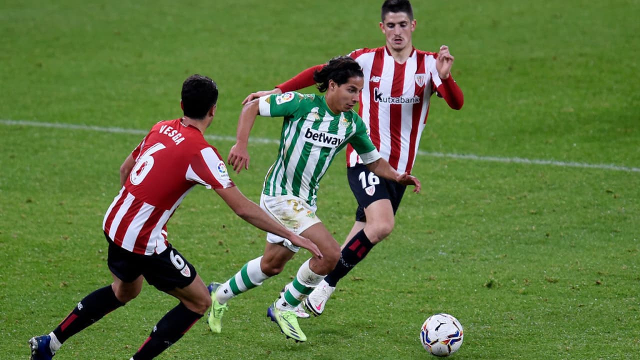 Diego Lainez apunta para reaparecer el domingo ante Villarreal