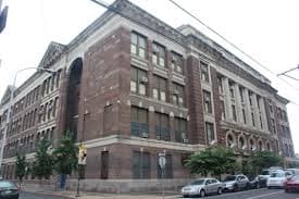 <a href="https://www.univision.com/local/philadelphia-wuvp/centro-de-aprendizaje-franklin-de-filadelfia-cierra-debido-a-contaminacion-por-asbesto">Franklin Learning Center fue la cuarta escuela de la ciudad que cerró inmediatamente después del hallazgo del asbesto. </a>
<br>
<br>Desde muros derrumbados hasta pintura dañada en varias aulas, el personal del Centro de Aprendizaje Franklin tomó fotos, informando al menos 50 peligros potenciales para la salud en los últimos siete meses en la aplicación móvil de seguimiento de Escuelas Saludables del sindicato de maestros.
<br>