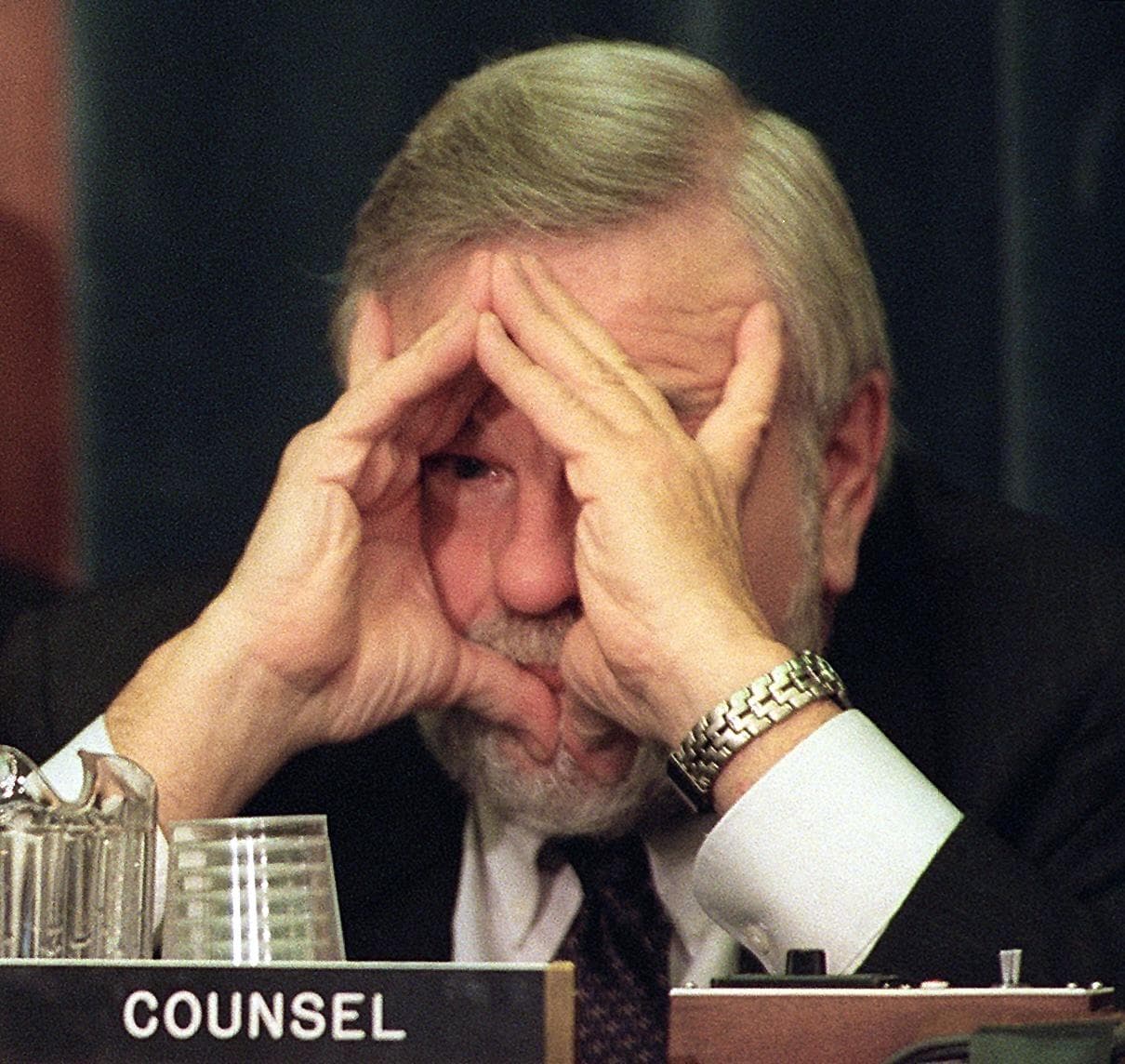 David Schippers, jefe del Consejo de Investigación en las auriencias del Congreso en una foto del 11 de diciembre de 1998. Los republicanos señalaban que el presidente era el culpable de convertir sus debilidades privadas en una pública conducta indebida. Muchos republicanos creían que Clinton debía seguir el ejemplo de Livingston.