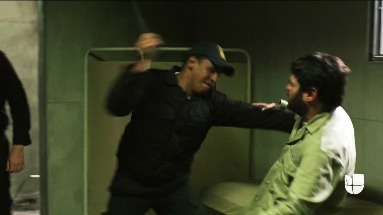 Para su mala suerte, el doctor lo delató y fue golpeado brutalmente.