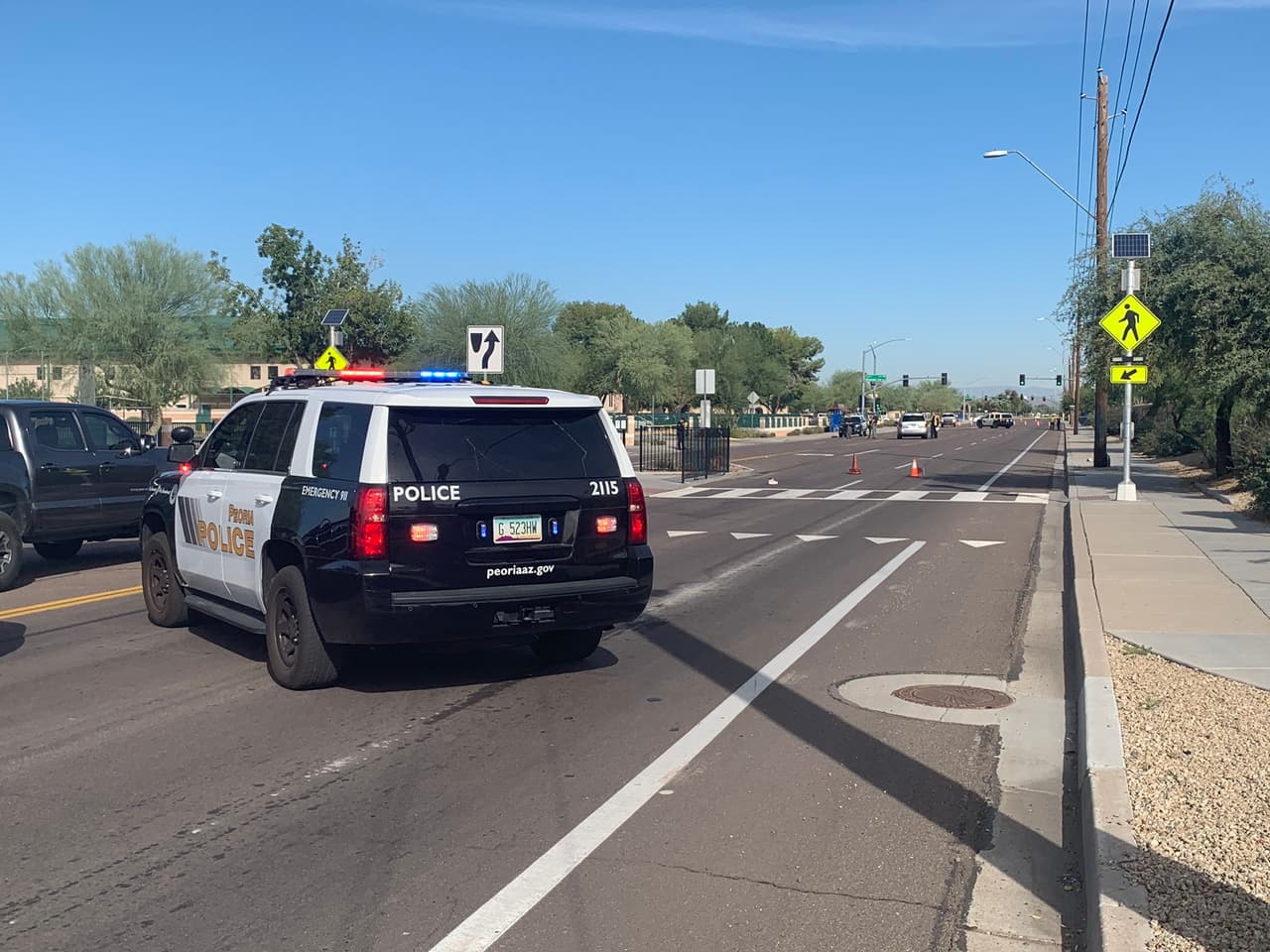 El Departamento de Policía de Peoria se unirá a varias agencias al oeste del valle para
<b>detener a conductores alcoholizados durante el fin de semana feriado</b>. Este departamento policiaco tendrá de 40 a 50 oficiales participando y comenzará
<b>a las 7 pm el sábado</b> y
<b>terminará alrededor de las 4 am del domingo por la mañana</b>.