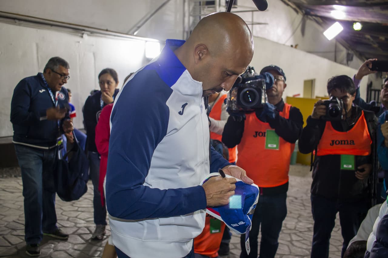 Así fue la última vez del 'Conejo' Pérez en el Azteca. Emotivo homenaje.