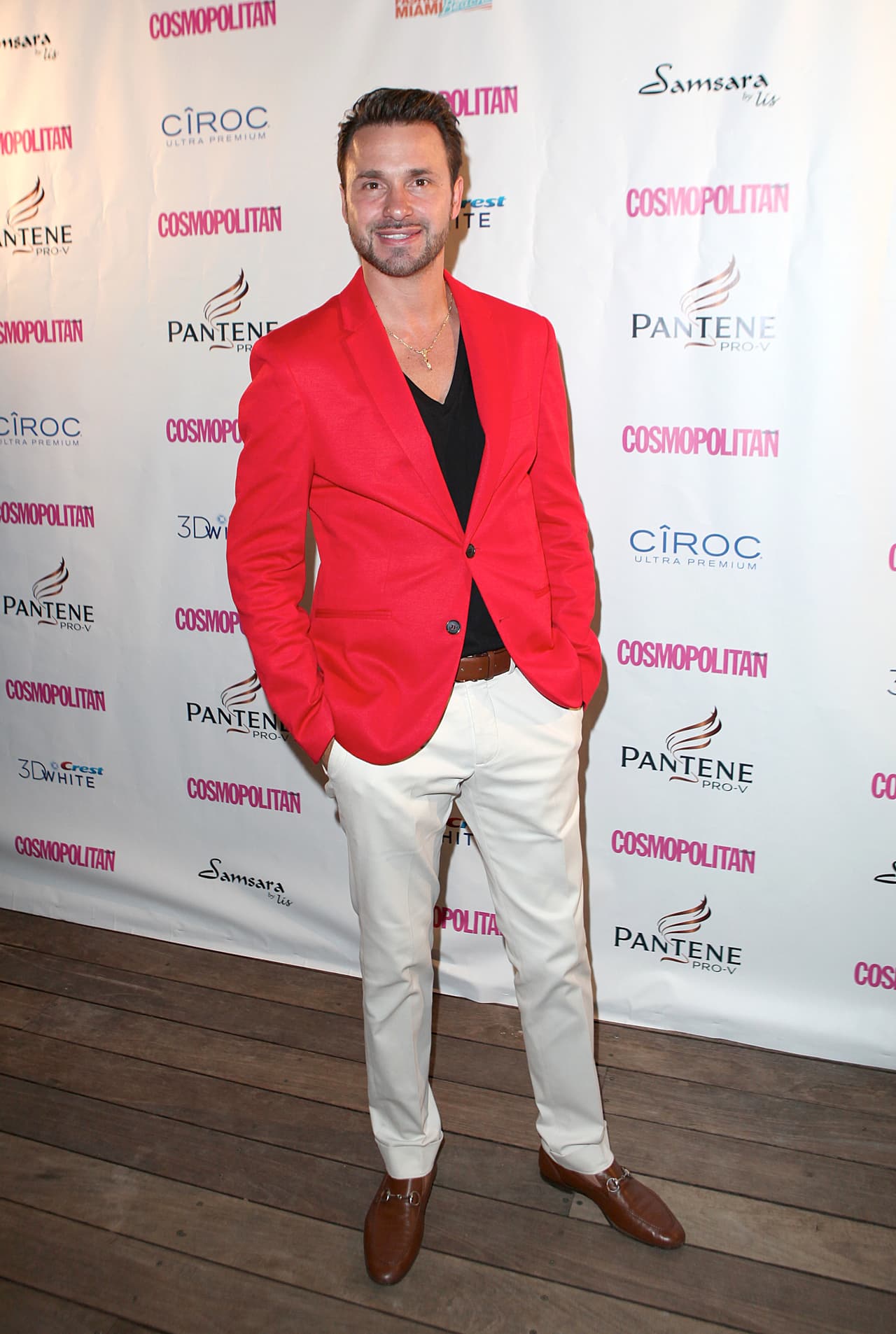 "Eso a mí me deja mal parado y esas cosas no se valen", dijo, "ahí se fue el cariño y respeto porque 
<b><a href="https://www.univision.com/famosos/no-ella-se-parece-a-mi-pareja-del-ex-de-laura-bozzo-responde-a-quienes-dicen-que-luce-igual-que-la-peruana-fotos" target="_blank">es una traición de jugar sucio</a></b>". 
<br>