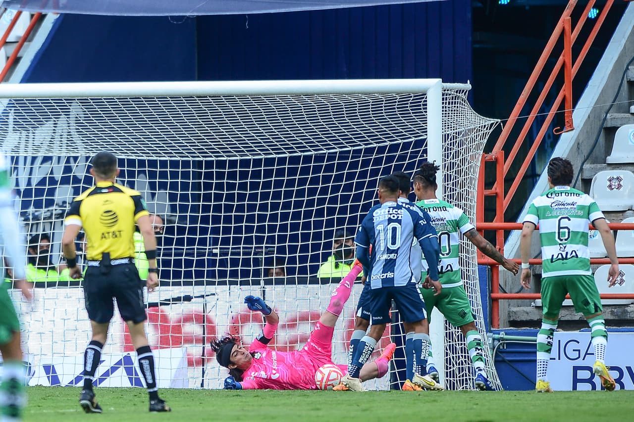 Acevedo fue figura e impidió que hubiera más goles.