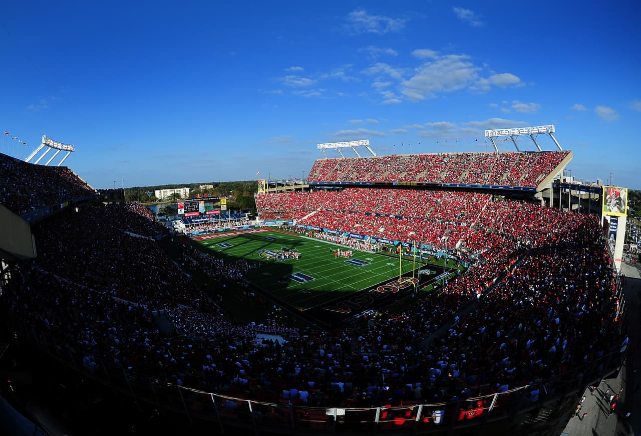 El Florida Citrus Bowl es un estadio ubicado en Orlando que tiene capacidad para más de 70,000 espectadores.