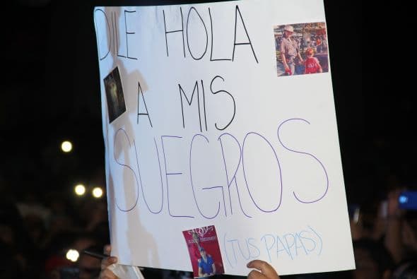 El Dasa revolucionó Phoenix con su voz y carisma, enloqueciendo a miles de fans que los esperaban ansiosas. El chulo causó furor con sus movimientos sexy y desafió seguridad para acercarse y bailar con sus consentidas.