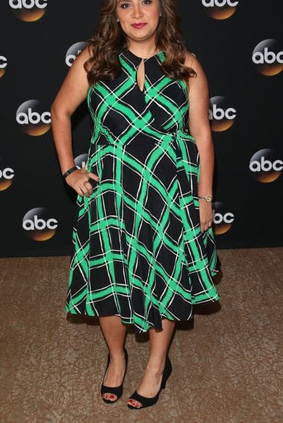 Cristela Alonzo: "Yo no fui a mi fiesta de graduación porque quería quedarse en casa y ver el maratón de Star Trek. Creo que me convertí en un Trekkie ese día. RIP #LeonardNimoy"