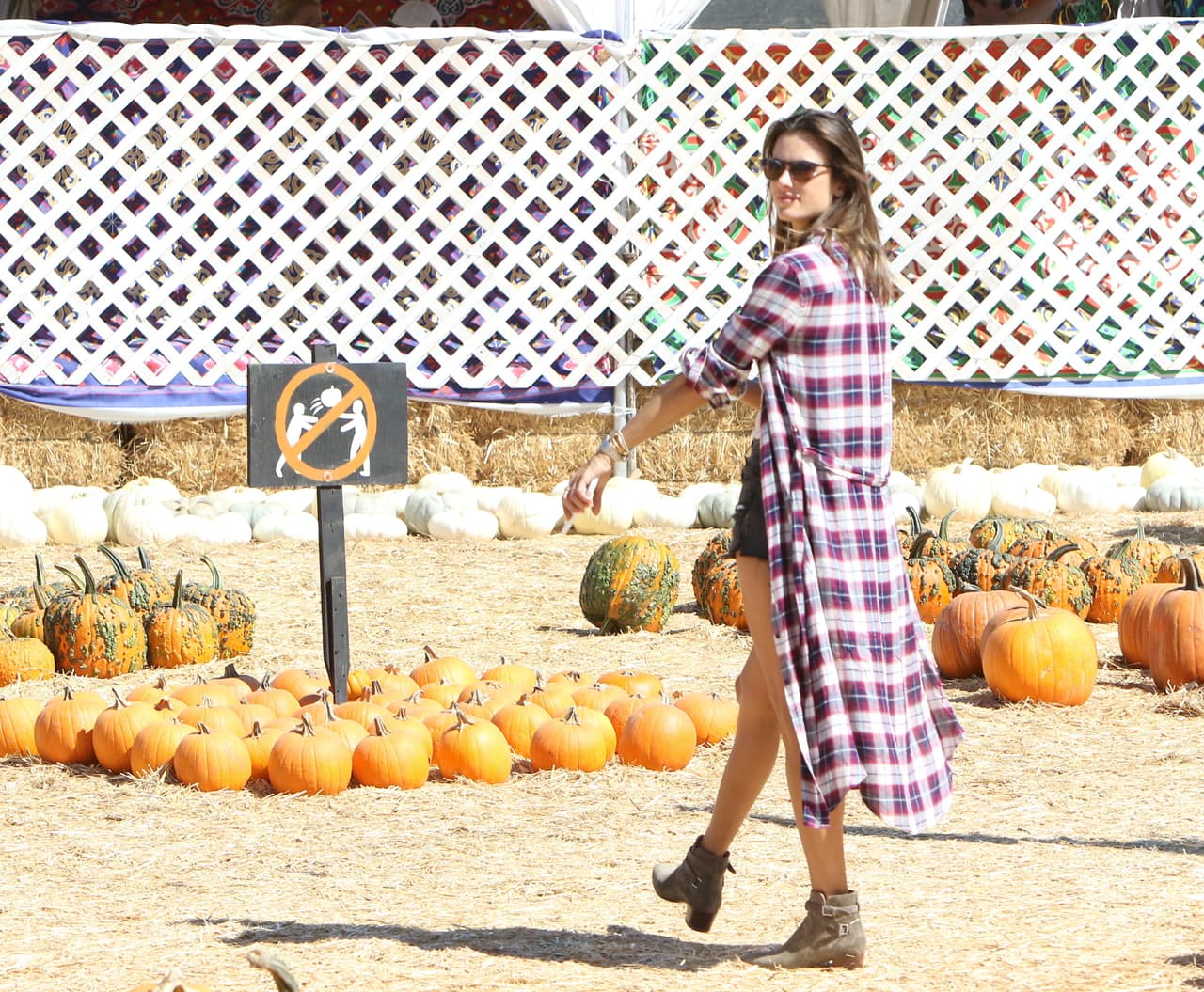 Como Alessandra, que por muy normal y en fachas que vista, siempre lucirá espectacular.