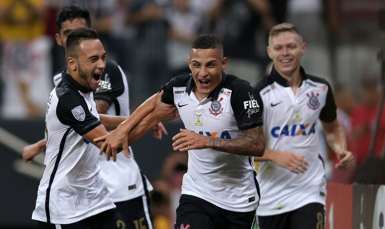 Corinthians luce con goleada a Cobresal en su camino a octavos de final