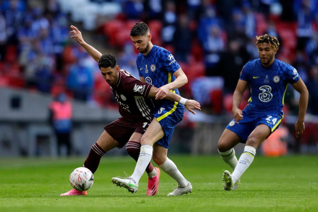 El solitario gol de Youri Tielemasns y la enorme figura de Kasper Smeichel en al portería, le dan el primer título de FA Cup en su historia al Leicester City.