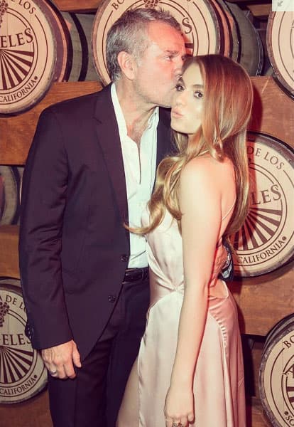 <b><a href="http://www.univision.com/programas/novelas/jose-alberto-castro-y-su-debilidad-por-las-mujeres-hermosas-fotos" target="_blank">José Alberto Castro</a></b> es su padre, a quien quiere y admira por ser un gran productor de telenovelas.