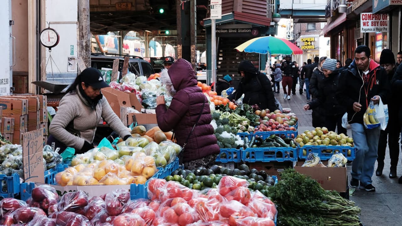 Los latinos, una de las poblaciones más afectadas por la crisis alimentaria en Estados Unidos